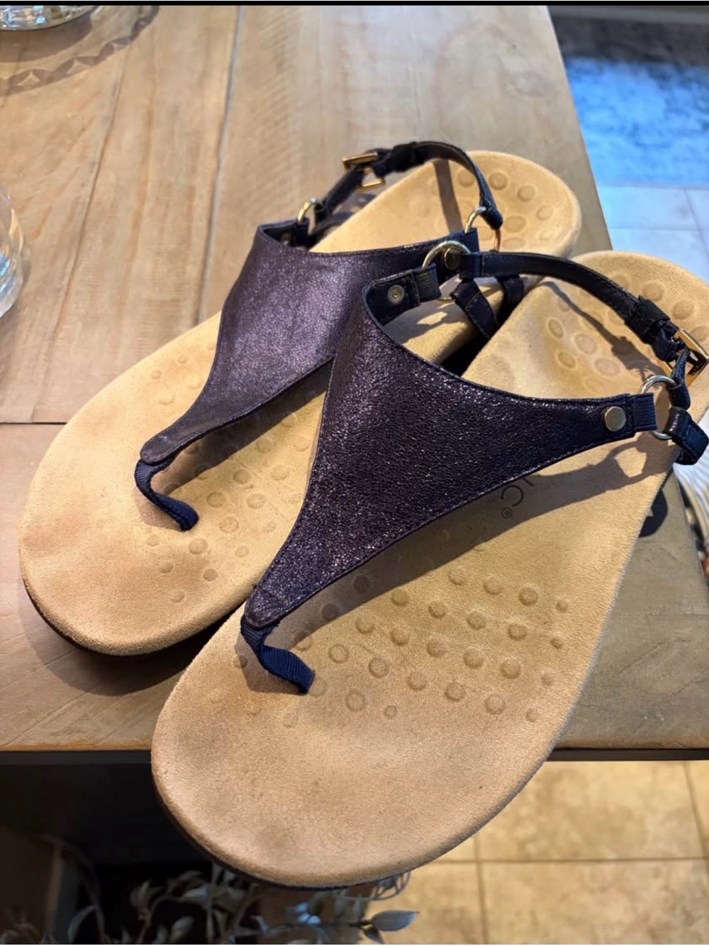 Vionic Thong Sandals in Dark navy blue - Women size 10